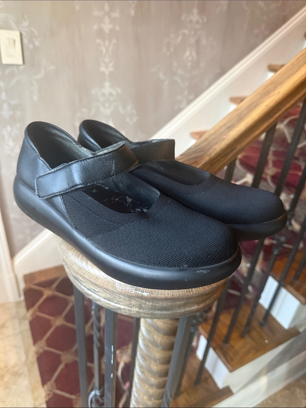 ALEGRIA dynamo all black shoe size 10 excellent condition